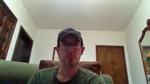Snapshot of lukz88bigcock chatting on October 2, 11:01 pm Luke online show from October 2, 11:01 pm