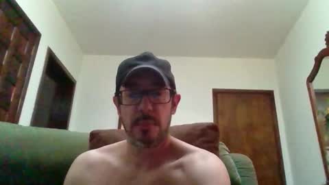 Snapshot of lukz88bigcock chatting on October 16, 1:17 am Luke online show from October 16, 1:17 am
