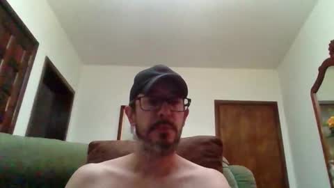 Snapshot of lukz88bigcock chatting on November 1, 12:34 am Luke online show from November 1, 12:34 am
