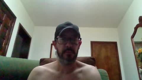 Snapshot of lukz88bigcock chatting on December 22, 10:40 pm Luke online show from December 22, 10:40 pm