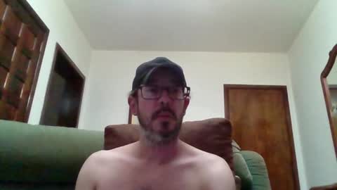 Snapshot of lukz88bigcock chatting on March 3, 10:37 pm Luke online show from March 3, 10:37 pm