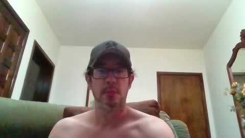Snapshot of lukz88bigcock chatting on March 29, 2:11 am Luke online show from March 29, 2:11 am