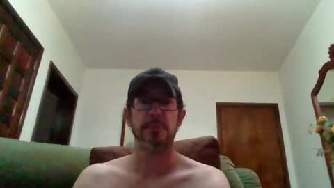Snapshot of lukz88bigcock chatting on April 6, 10:22 pm Luke online show from April 6, 10:22 pm