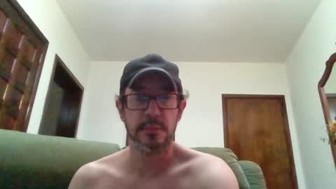 Snapshot of lukz88bigcock chatting on April 8, 11:16 pm Luke online show from April 8, 11:16 pm