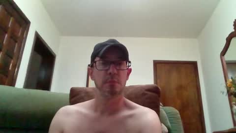 Snapshot of lukz88bigcock chatting on April 14, 1:33 am Luke online show from April 14, 1:33 am