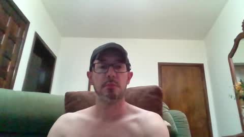 Snapshot of lukz88bigcock chatting on April 24, 10:45 pm Luke online show from April 24, 10:45 pm