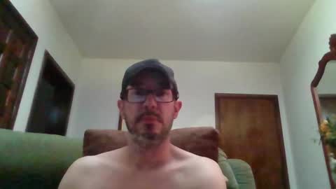 Snapshot of lukz88bigcock chatting on May 3, 2:06 am Luke online show from May 3, 2:06 am