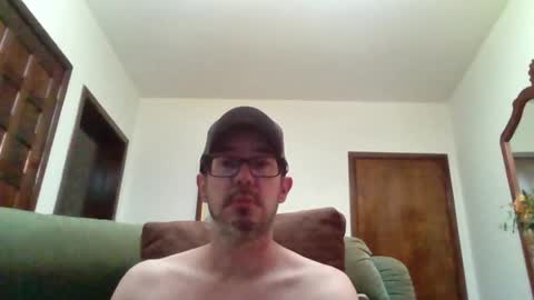 Snapshot of lukz88bigcock chatting on May 22, 10:48 pm Luke online show from May 22, 10:48 pm