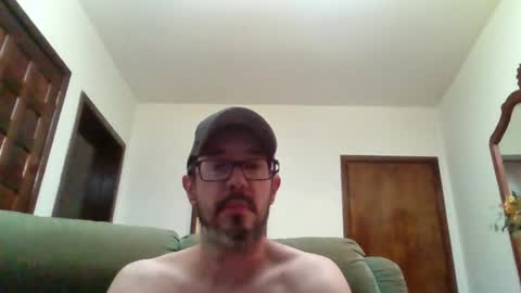 Snapshot of lukz88bigcock chatting on June 11, 1:27 am Luke online show from June 11, 1:27 am