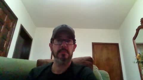 Snapshot of lukz88bigcock chatting on June 18, 1:17 am Luke online show from June 18, 1:17 am