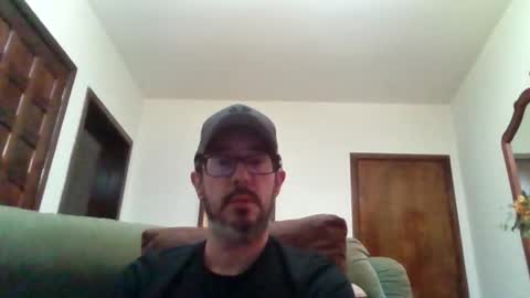 Snapshot of lukz88bigcock chatting on June 19, 1:21 am Luke online show from June 19, 1:21 am