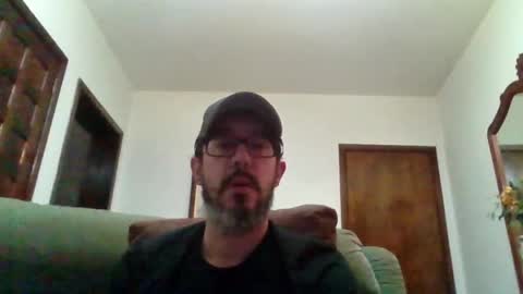 Snapshot of lukz88bigcock chatting on June 27, 11:10 pm Luke online show from June 27, 11:10 pm