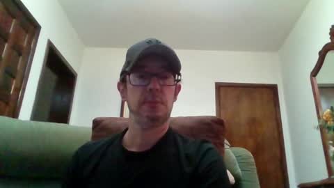 Snapshot of lukz88bigcock chatting on July 8, 11:20 pm Luke online show from July 8, 11:20 pm