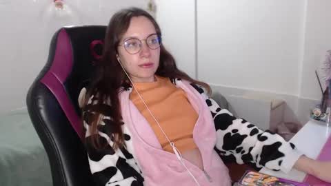 Snapshot of lula_05 chatting on January 6, 2:37 am Vicky online show from January 6, 2:37 am