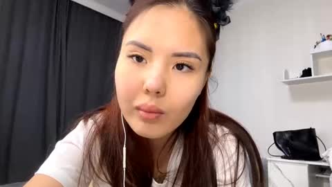 lullivi online show from April 20, 3:15 pm