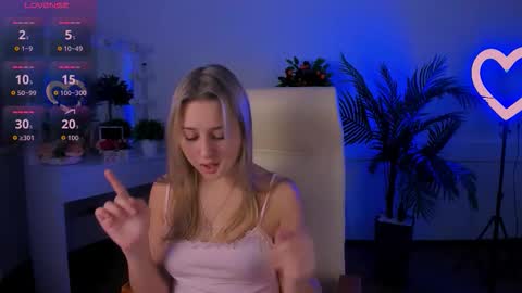 Snapshot of lulu___moon chatting on October 21, 7:53 am Lily online show from October 21, 7:53 am