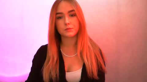 Snapshot of lulu_baby1 chatting on February 15, 1:27 pm Lulu Baby18 online show from February 15, 1:27 pm