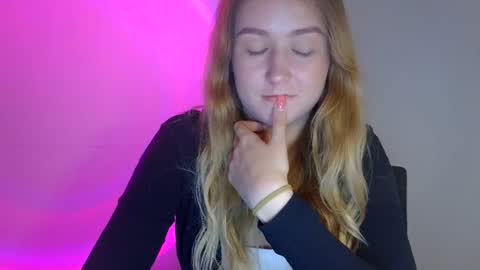 Snapshot of lulu_baby1 chatting on October 1, 8:15 pm Lulu Baby18 online show from October 1, 8:15 pm