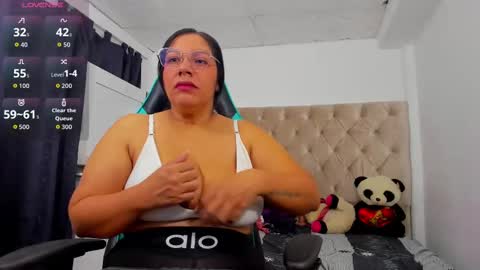 Snapshot of lulu_f1 chatting on September 28, 2:00 pm  ferrer   online show from September 28, 2:00 pm