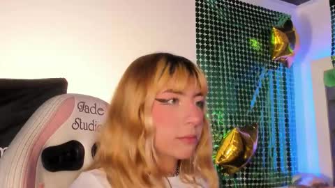 elizabeth online show from March 21, 9:51 pm