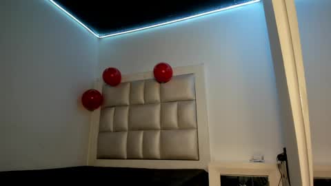 elizabeth online show from April 23, 12:04 pm