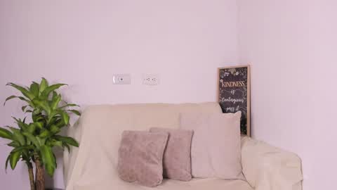 LULU online show from January 28, 3:04 am