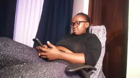 Snapshot of lulu_sparks1 chatting on May 2, 5:23 am lulu_sparks1 online show from May 2, 5:23 am