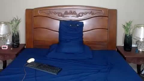 lulu_wild online show from October 10, 11:53 am