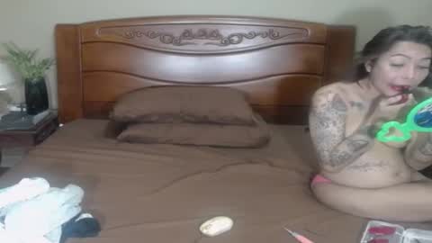 lulu_wild online show from December 19, 10:55 am