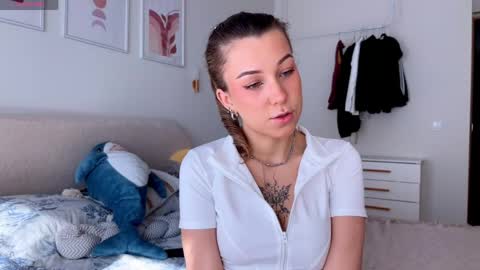Snapshot of luluberryx chatting on May 15, 2:18 am lulu berry online show from May 15, 2:18 am