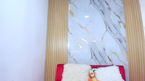 LULU online show from April 17, 3:26 pm