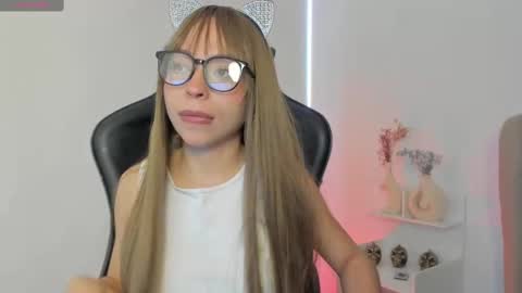 luluuberry online show from October 30, 12:17 pm