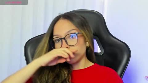 luluuberry online show from December 17, 6:47 pm