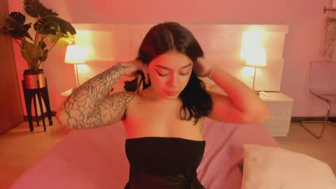 lummii_ online show from May 30, 7:33 pm