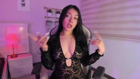 lummii_ online show from June 8, 7:36 pm