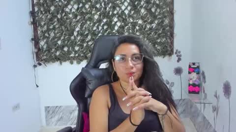 Luna  online show from November 7, 7:58 pm