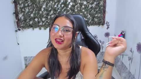 Luna  online show from December 3, 9:35 pm