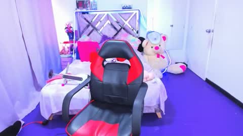luna_analya online show from February 24, 2:37 pm