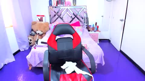 luna_analya online show from April 9, 1:49 pm