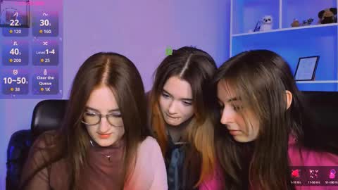 luna_berryy online show from December 13, 8:47 pm