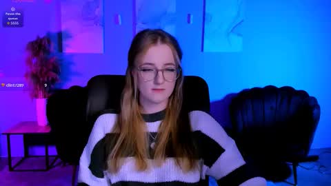 luna_berryy online show from March 11, 8:26 pm