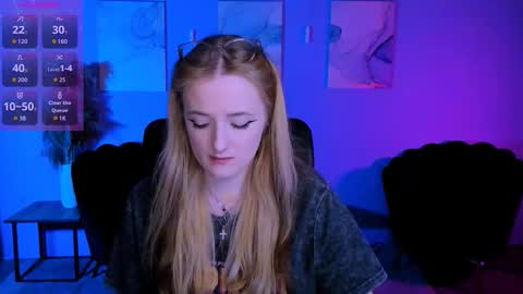 luna_berryy online show from March 24, 8:47 pm