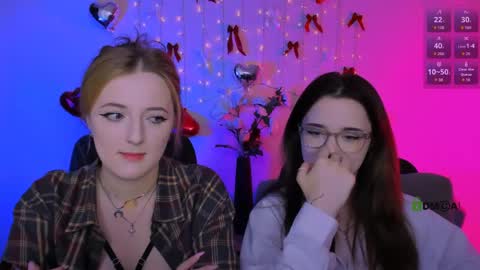 luna_berryy online show from April 18, 6:56 pm