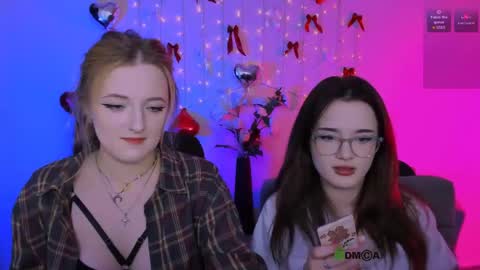 luna_berryy online show from April 18, 7:07 pm