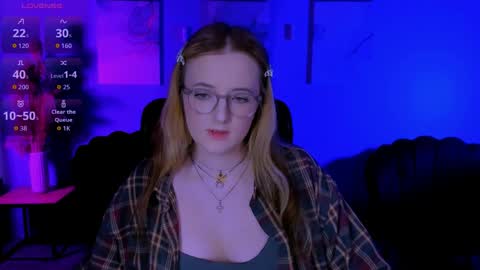 luna_berryy online show from May 7, 8:14 pm
