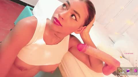 Snapshot of luna_cute_2 chatting on January 6, 4:05 am luna_cute_2 online show from January 6, 4:05 am