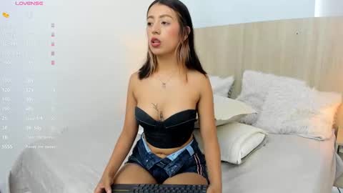 Snapshot of luna_davies chatting on November 6, 7:59 pm Luna online show from November 6, 7:59 pm