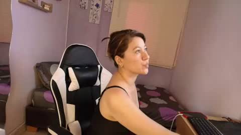 Snapshot of luna_desiree chatting on June 16, 10:23 pm luna_desiree online show from June 16, 10:23 pm