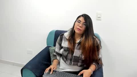 luna  online show from March 6, 11:25 am