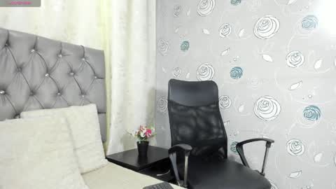 Luna Eva online show from April 8, 4:51 pm